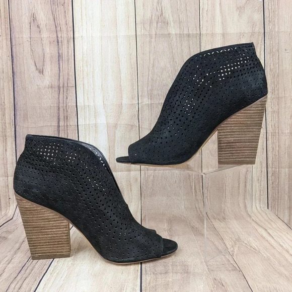 VINCE CAMUTO Kainan Open Toe Bootie NWOT Black Laser Cut Slip On Sz 11M - Picture 6 of 7